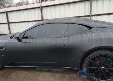 2017 Aston Martin Db11 Launch Edition z USA, uszkodzony, nr VIN SCFRMFAV8HGL02777